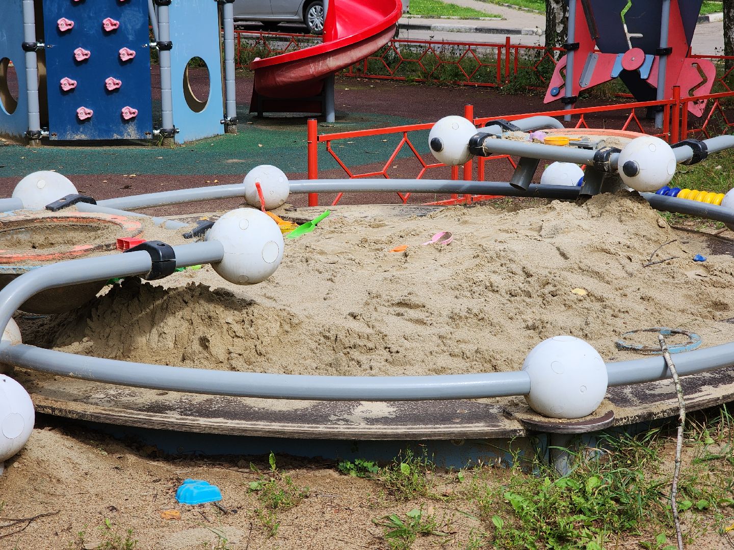 Черноголовка, детска игровая площадка, песочница,