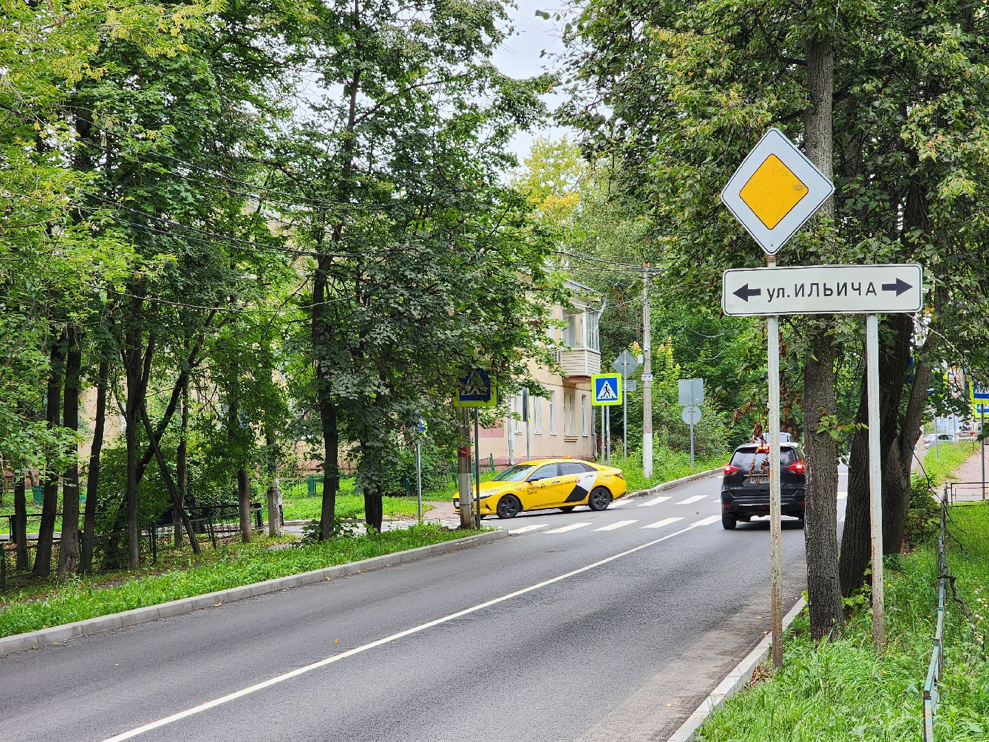 чехов, улица ильича, дорожный ремонт, капремонт дороги, замена покрытия, новые бордюры, разметка, дорожные знаки, пешеходные переходы, госпрограмма московской области, развитие дорожного комплекса, тротуары,