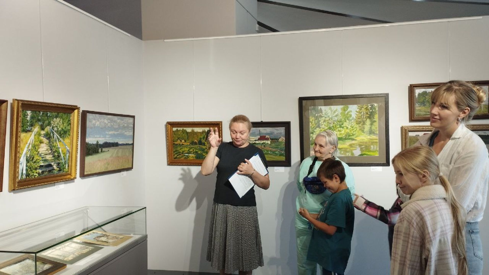 вертикалки, ивантеевка, щёлково, историко-художественный музей, художественная выставка, дети с овз, центр социального обслуживания, экскурсия, социализация детей,