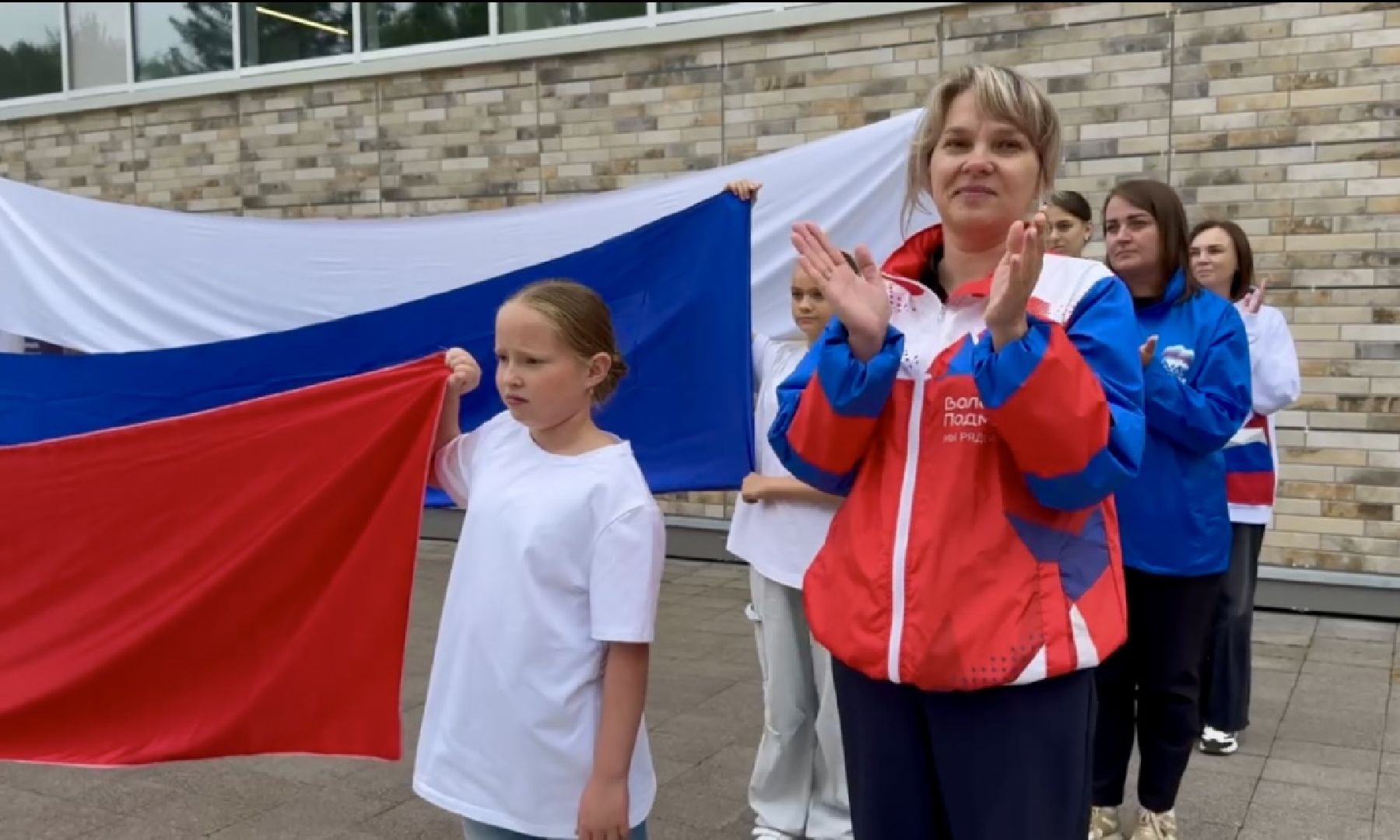 зато молодежный, день флага россии, триколор акция,