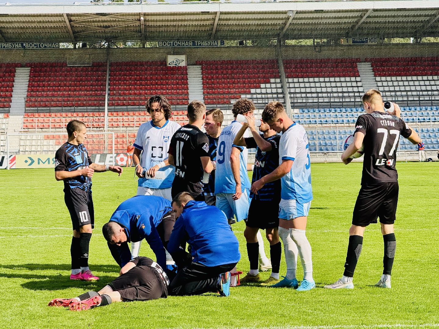 сатурн, леон сатурн, футбол, вторая лига , футбольный матч, футбольные фанаты,