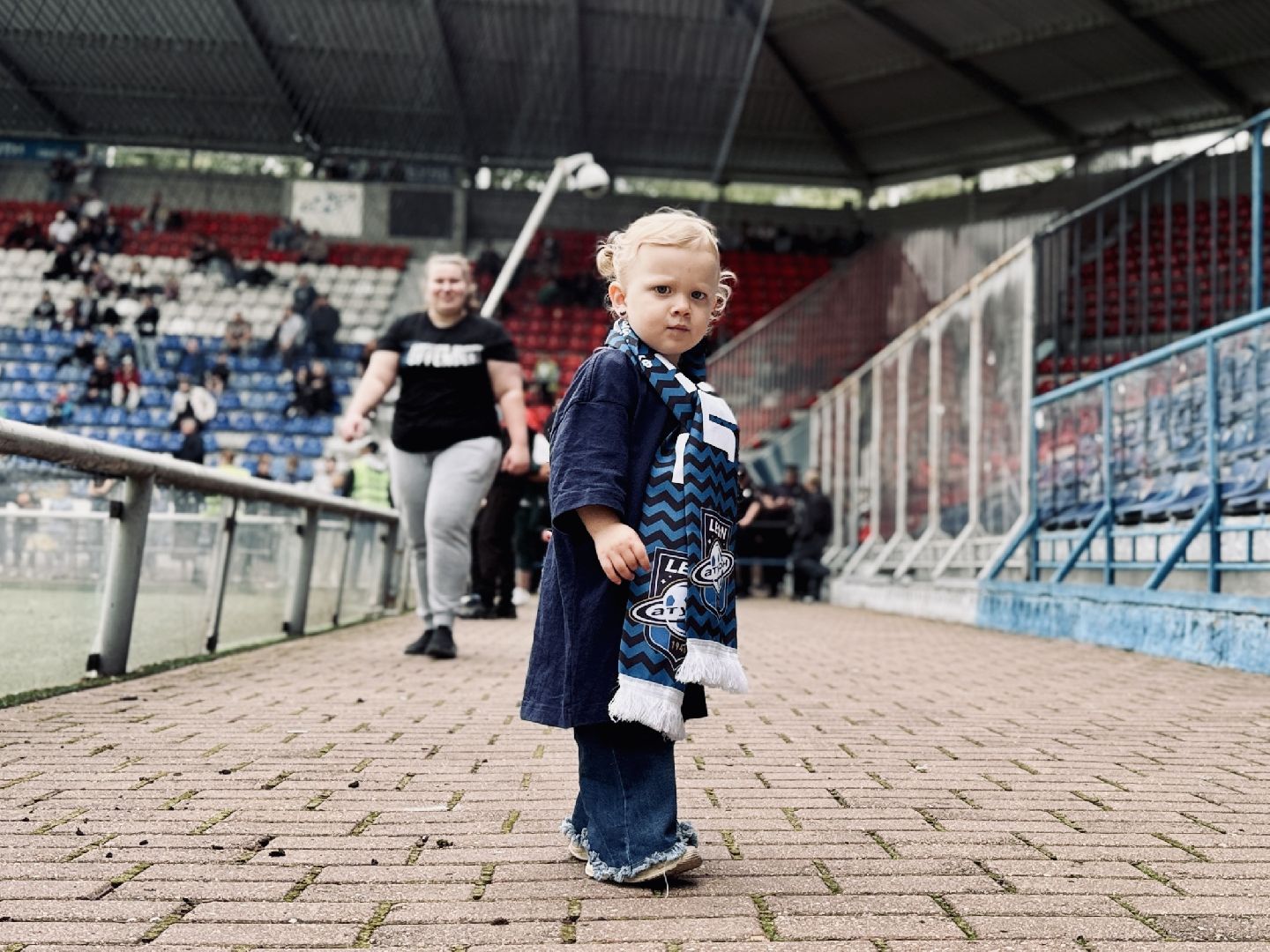 сатурн, леон сатурн, футбол, вторая лига , футбольный матч, футбольные фанаты,