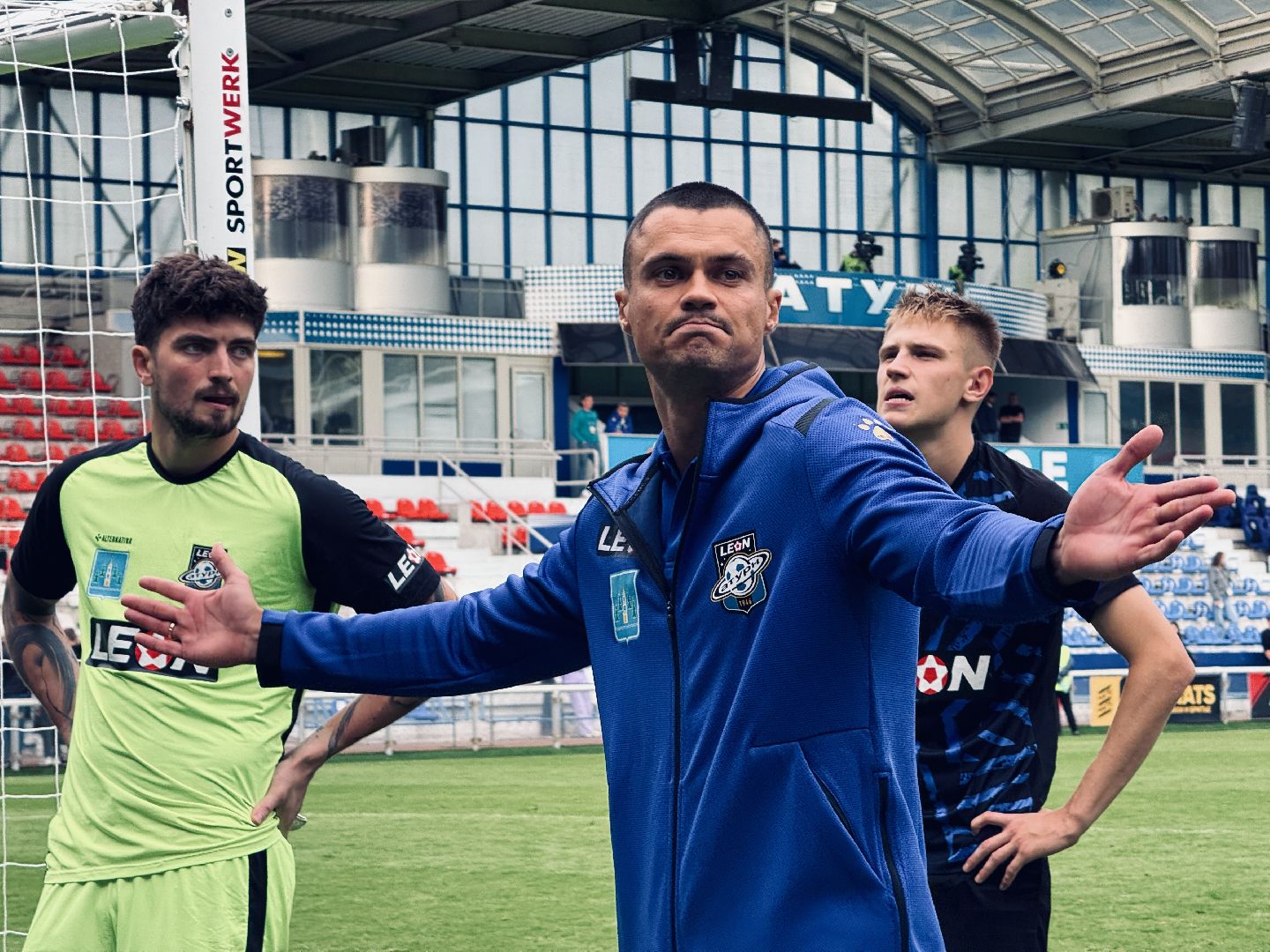 сатурн, леон сатурн, футбол, вторая лига , футбольный матч, футбольные фанаты,