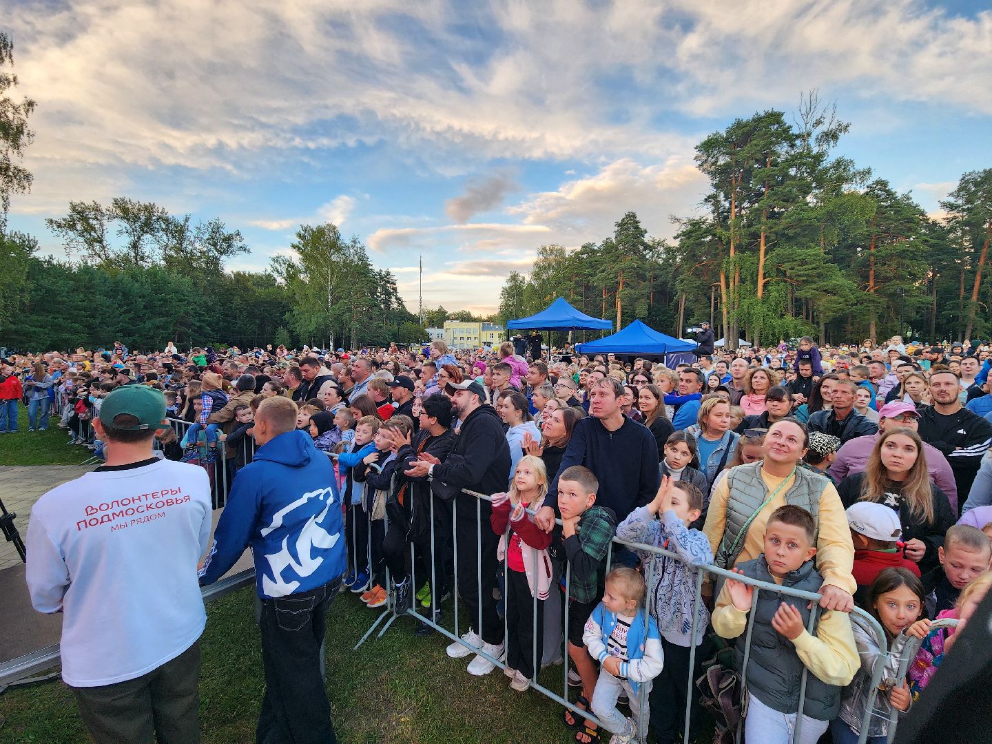 дубна, маги в парках, фокусы,