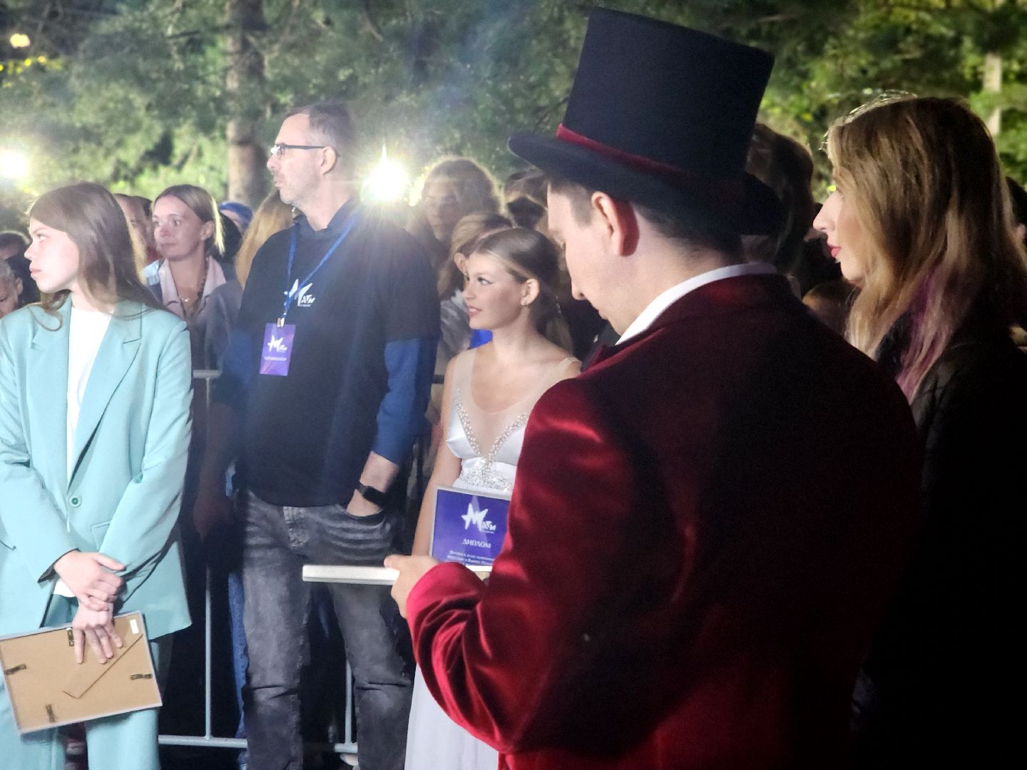 дубна, маги в парках, фокусы,