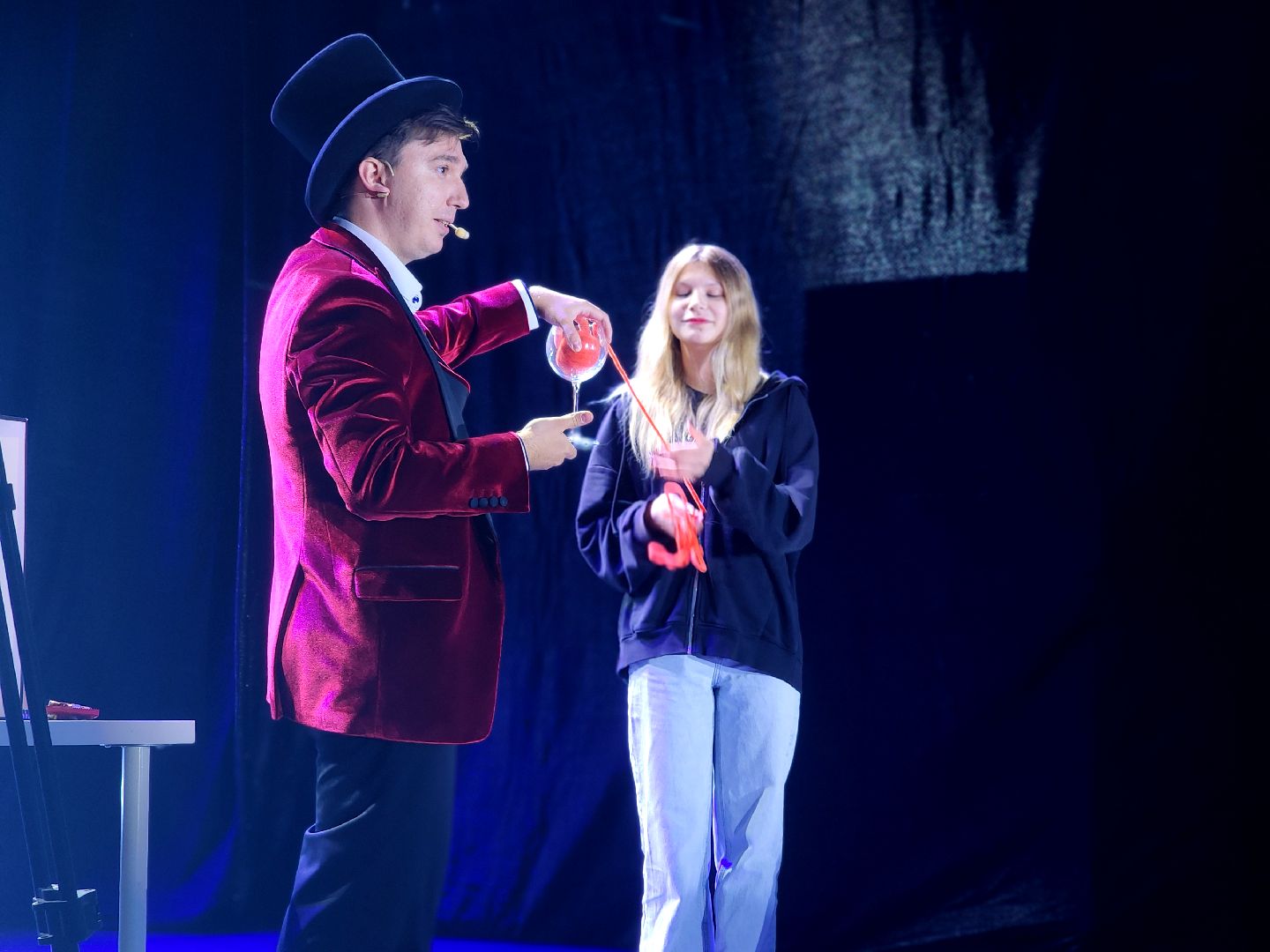 дубна, маги в парках, фокусы,