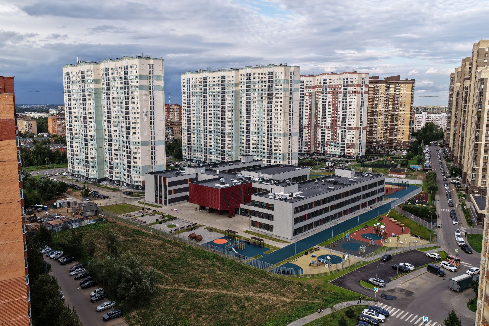 видео с коптера, школа в долгопрудном,