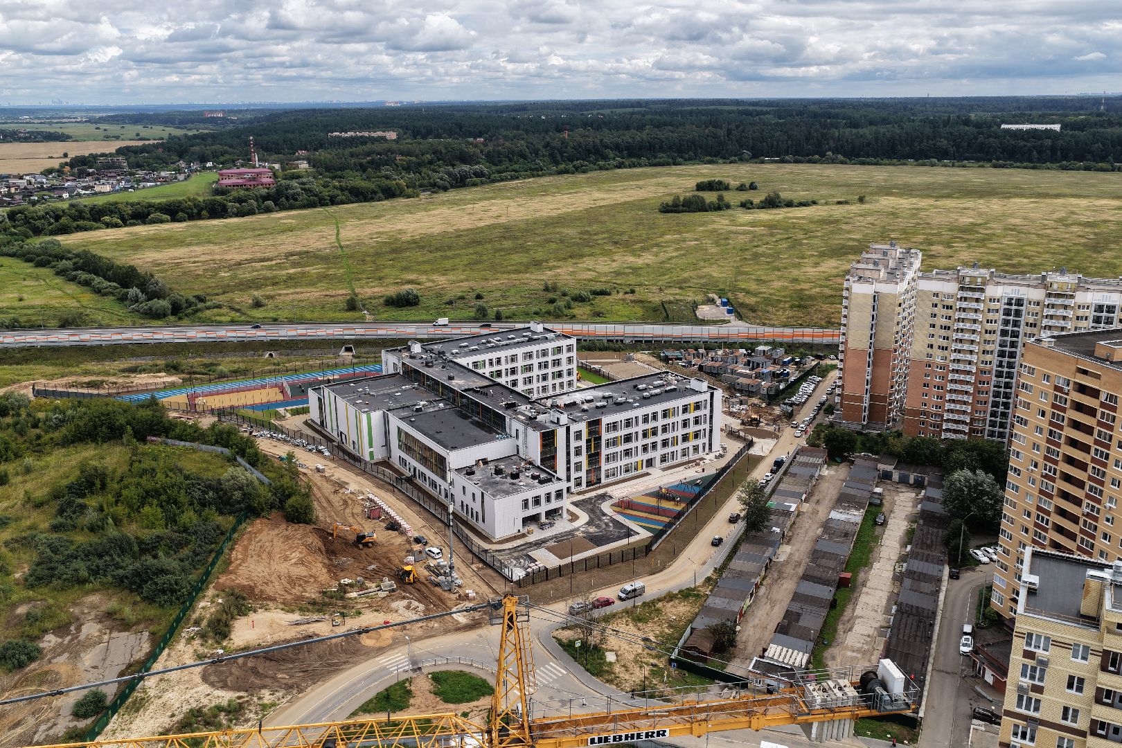 видео с коптера, новая школа в звенигороде,