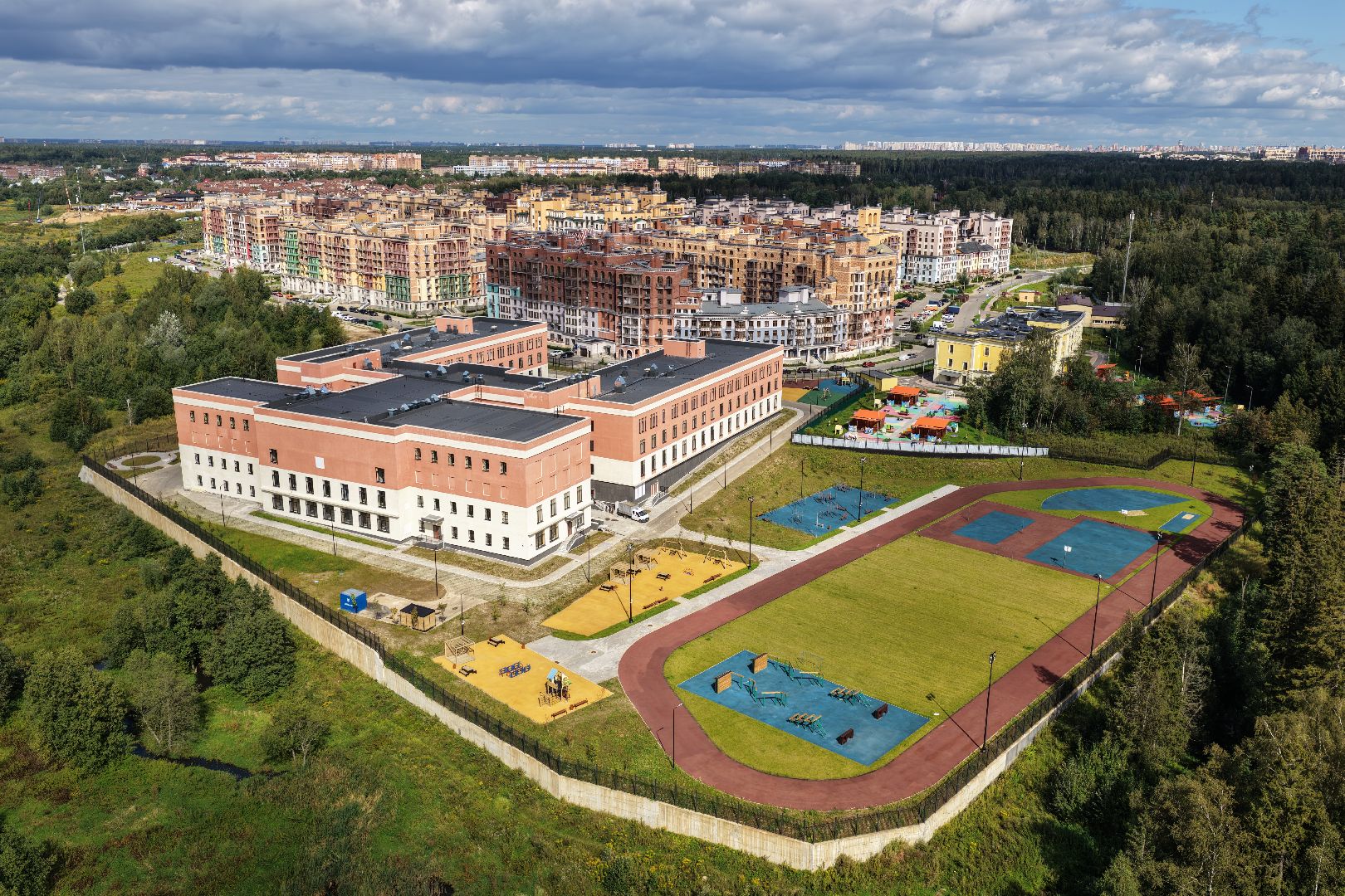 видео с коптера, новая школа в звенигороде,