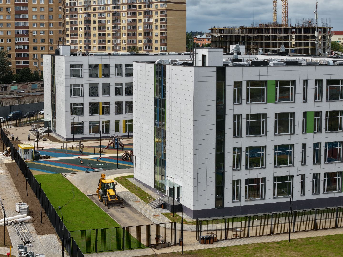 видео с коптера, новая школа в звенигороде,