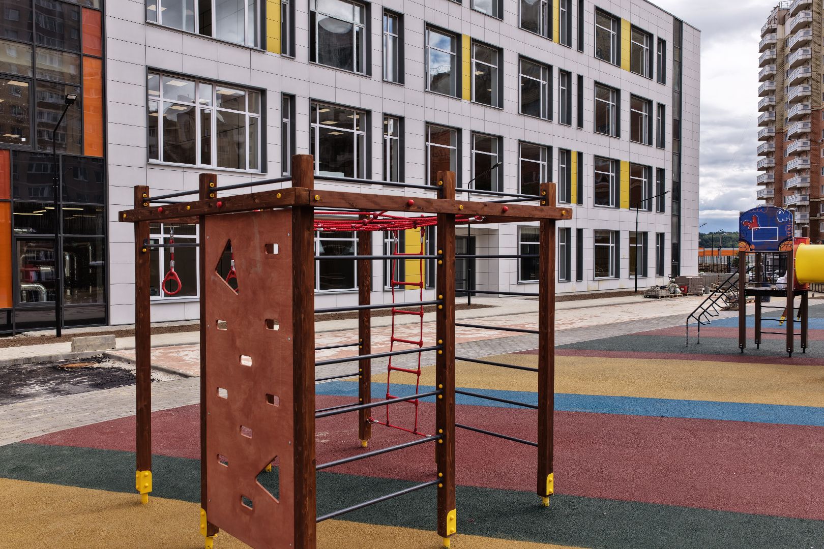 видео с коптера, новая школа в звенигороде,