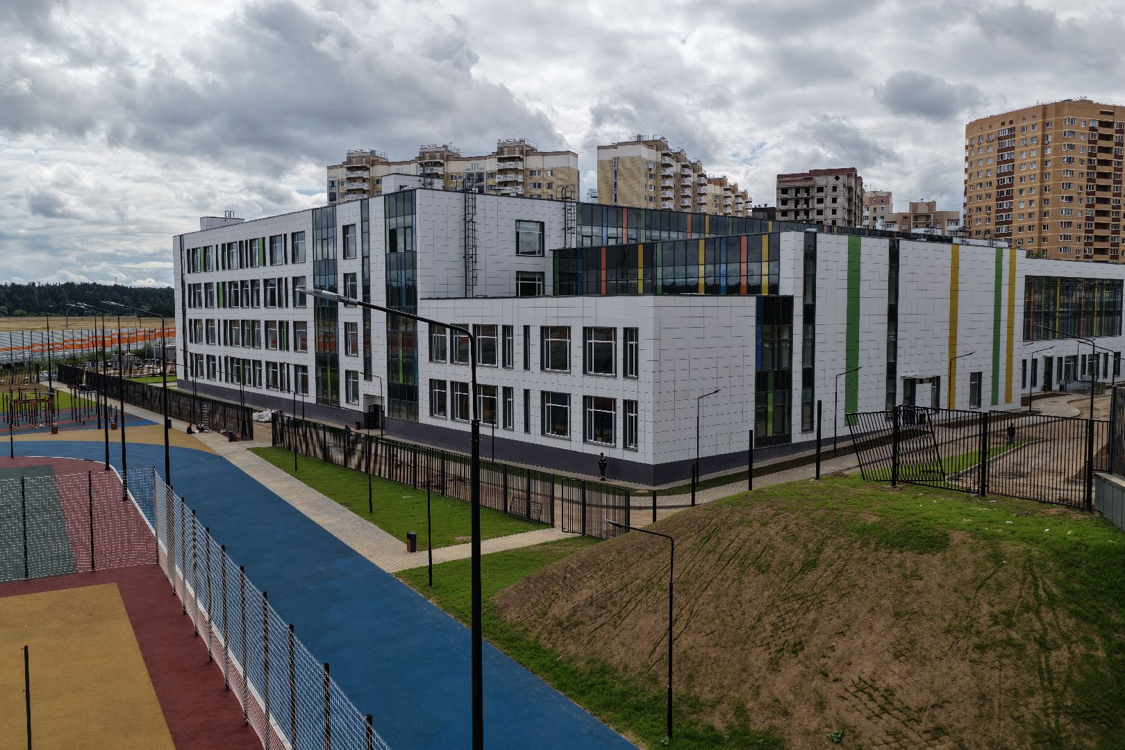 видео с коптера, новая школа в звенигороде,