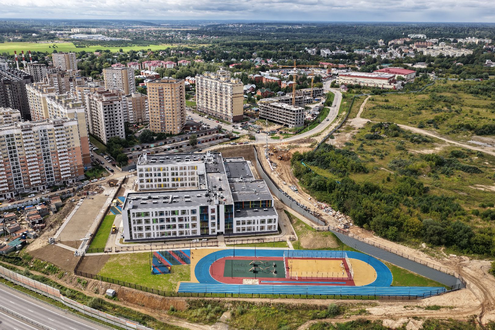 видео с коптера, новая школа в звенигороде,