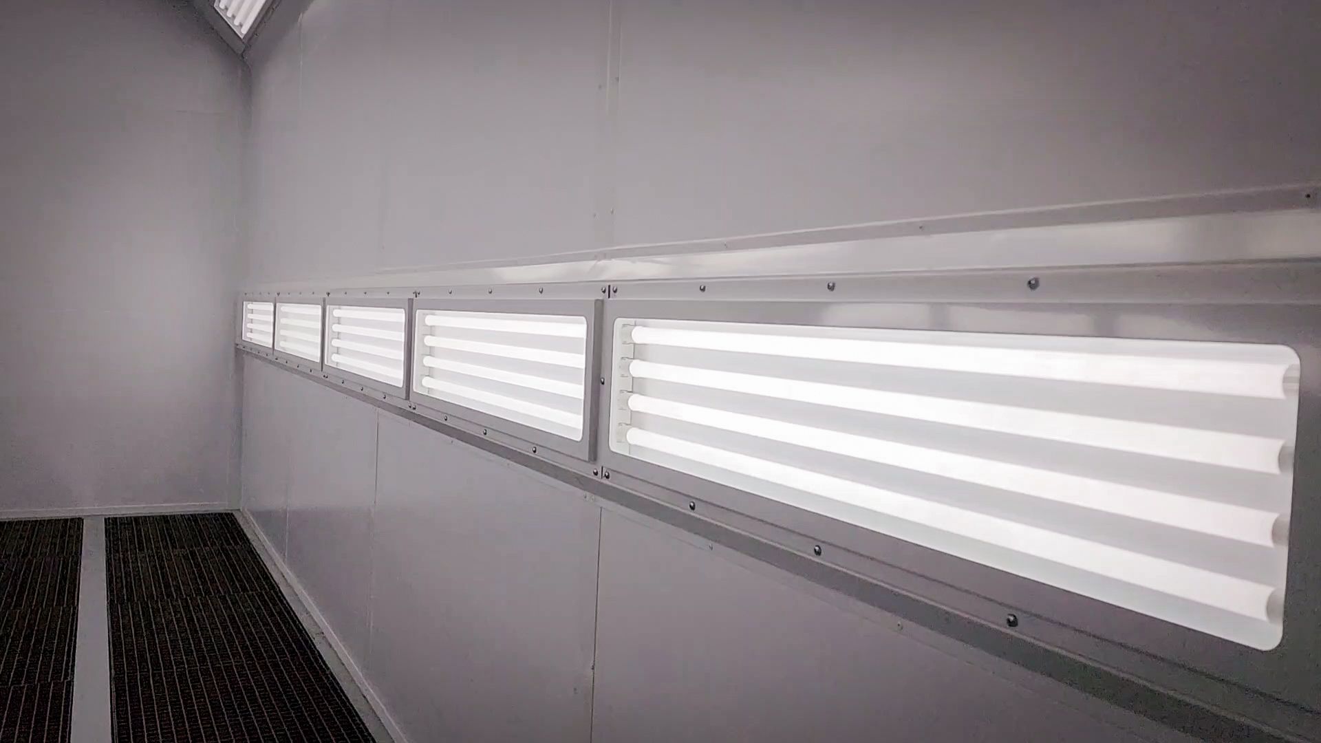 новое оборудование в мастерских колледжа бронниц, Автомобильно-дорожный колледж в бронницах, подготовка колледжа к новому учебному году ,окрасочно-сушильная камера в бронницком колледже ,