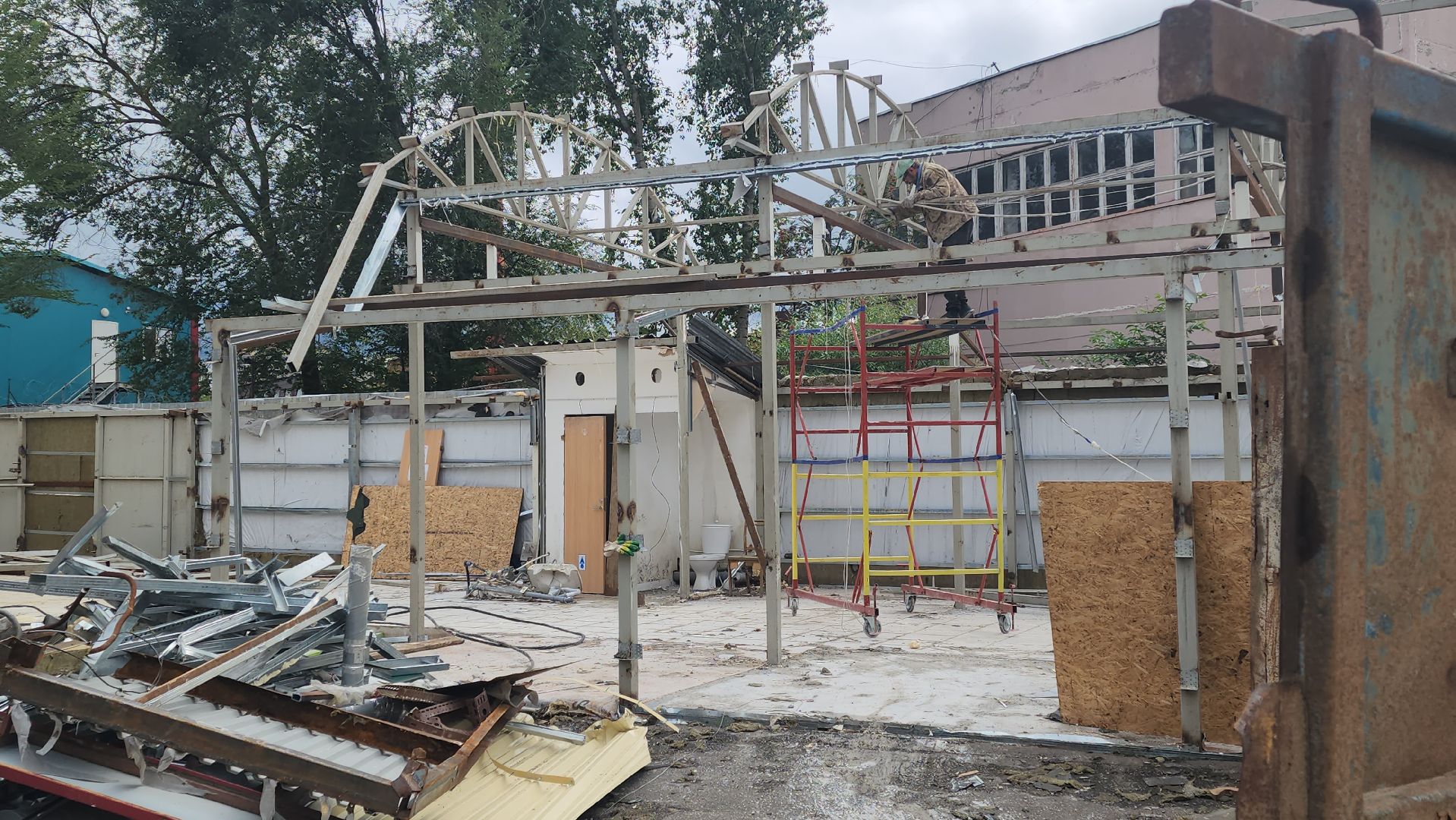 серпухов, торговые ряды труба в серпухове, демонтаж рынка труба в серпухове, улица водонапорная,