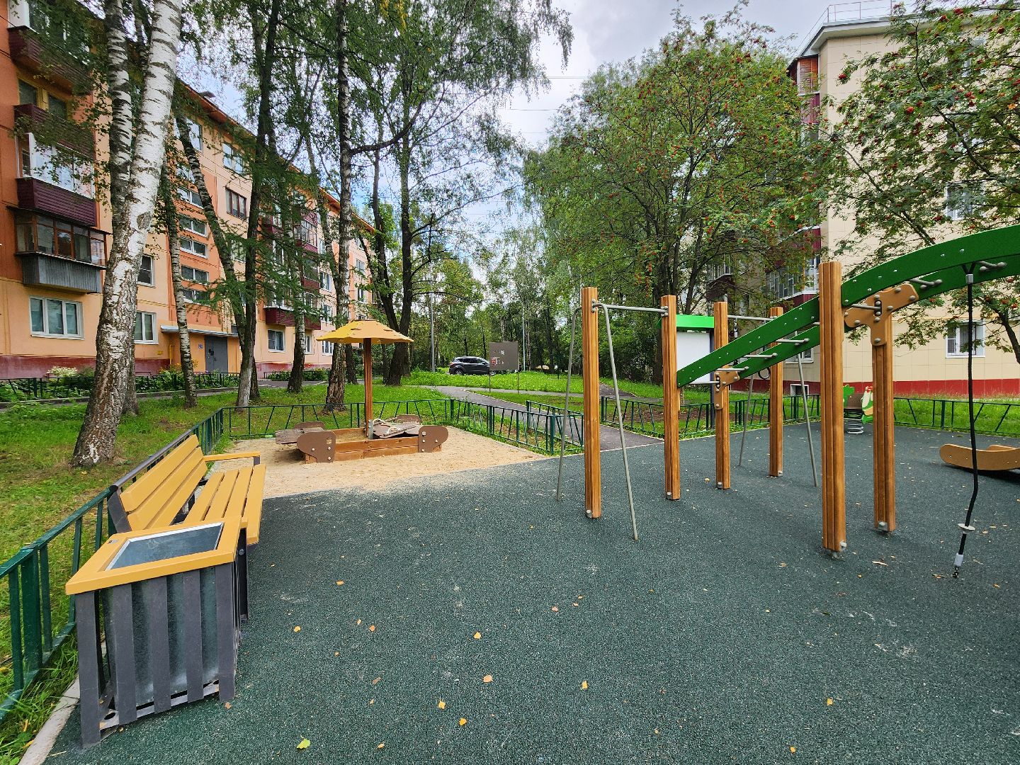 чехов, улица чехова, детская игровая площадка , игровой комплекс ,  качели карусели лазалки, песочница, лавочки и урны, благоустройство двора, пешеходные дорожки, зоны отдыха, парковки, госпрограмма московской области, формирование комфортной городской среды,