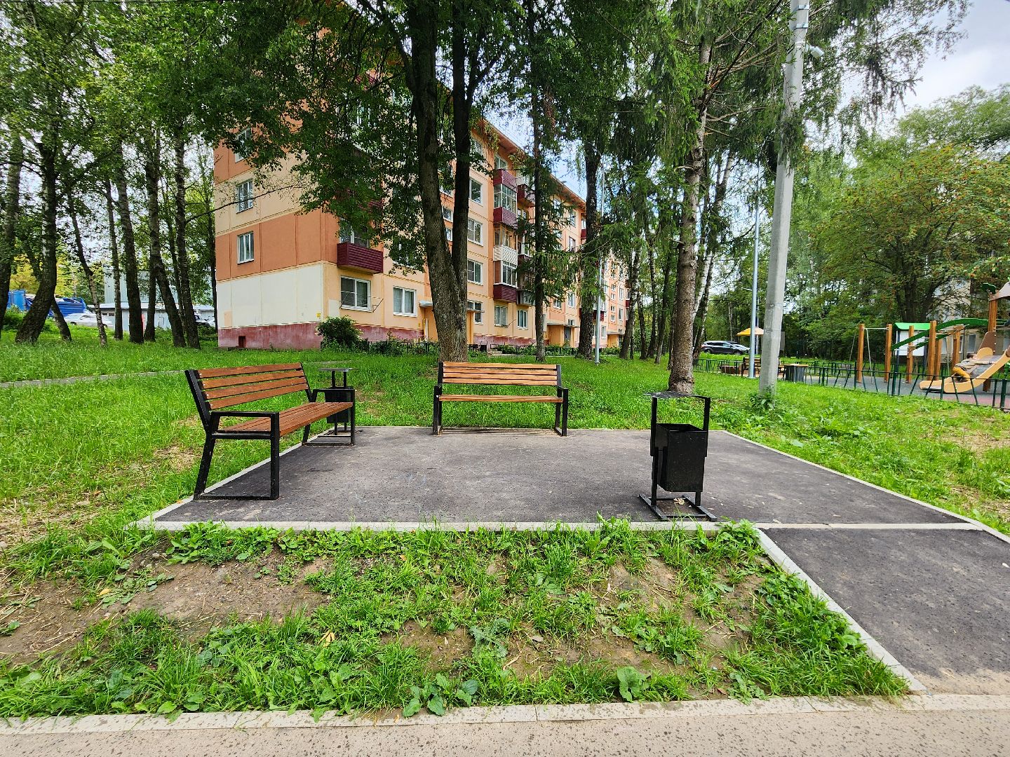 чехов, улица чехова, детская игровая площадка , игровой комплекс ,  качели карусели лазалки, песочница, лавочки и урны, благоустройство двора, пешеходные дорожки, зоны отдыха, парковки, госпрограмма московской области, формирование комфортной городской среды,