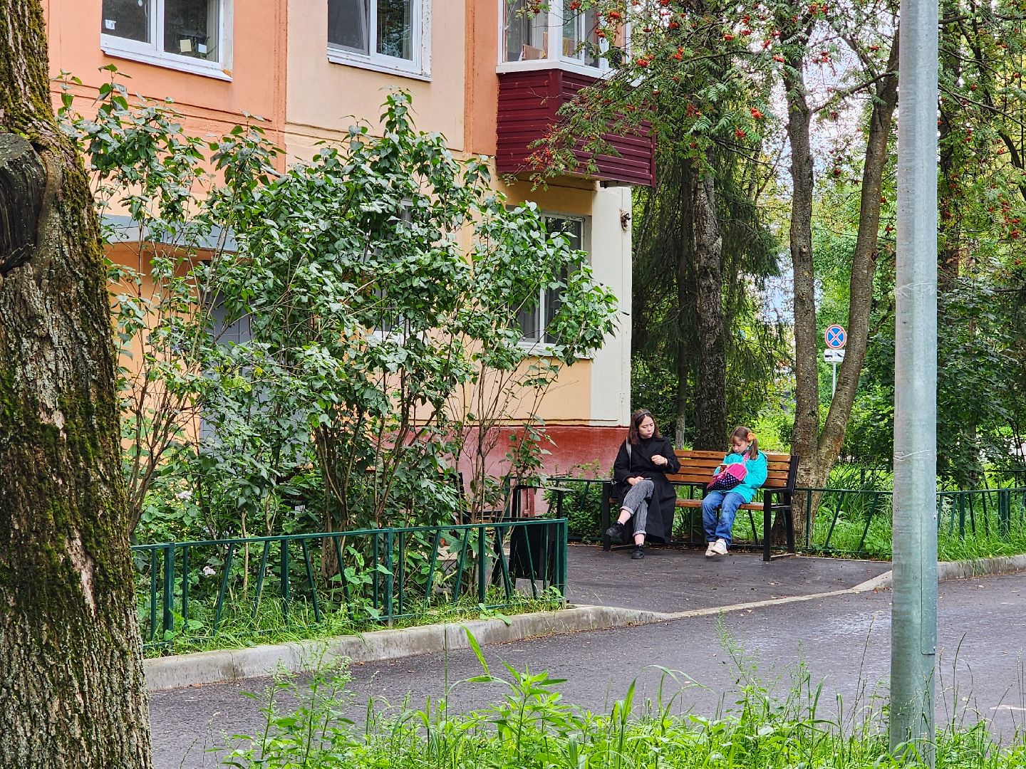 чехов, улица чехова, детская игровая площадка , игровой комплекс ,  качели карусели лазалки, песочница, лавочки и урны, благоустройство двора, пешеходные дорожки, зоны отдыха, парковки, госпрограмма московской области, формирование комфортной городской среды,
