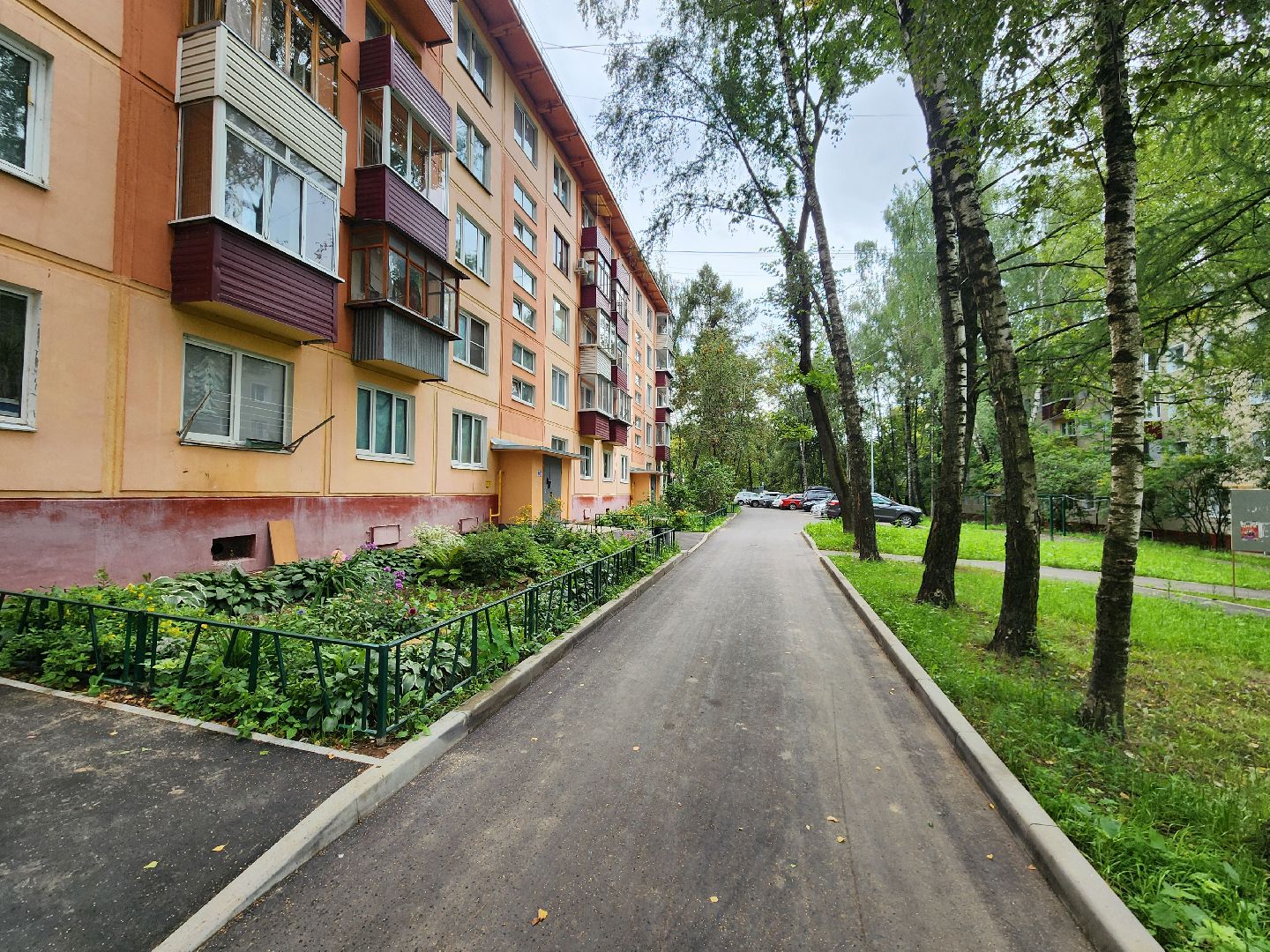 чехов, улица чехова, детская игровая площадка , игровой комплекс ,  качели карусели лазалки, песочница, лавочки и урны, благоустройство двора, пешеходные дорожки, зоны отдыха, парковки, госпрограмма московской области, формирование комфортной городской среды,