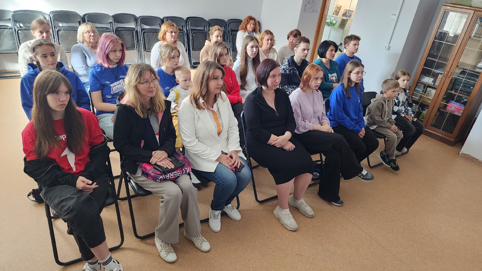 волоколамск, россия - мы, кинопоказ, библиотека,