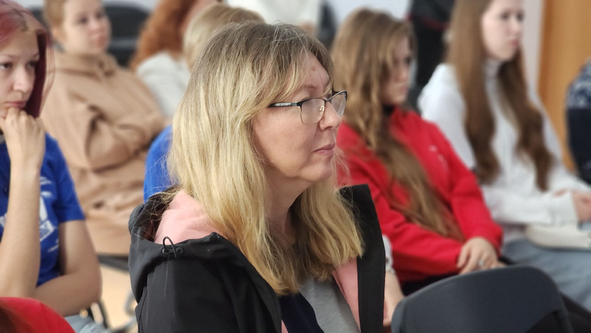 волоколамск, россия - мы, кинопоказ, библиотека,