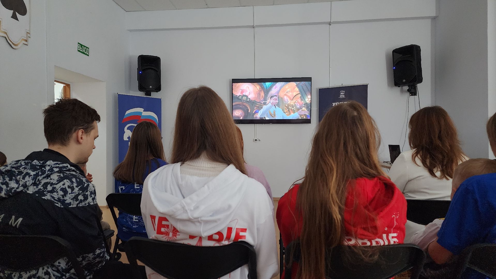 волоколамск, россия - мы, кинопоказ, библиотека,