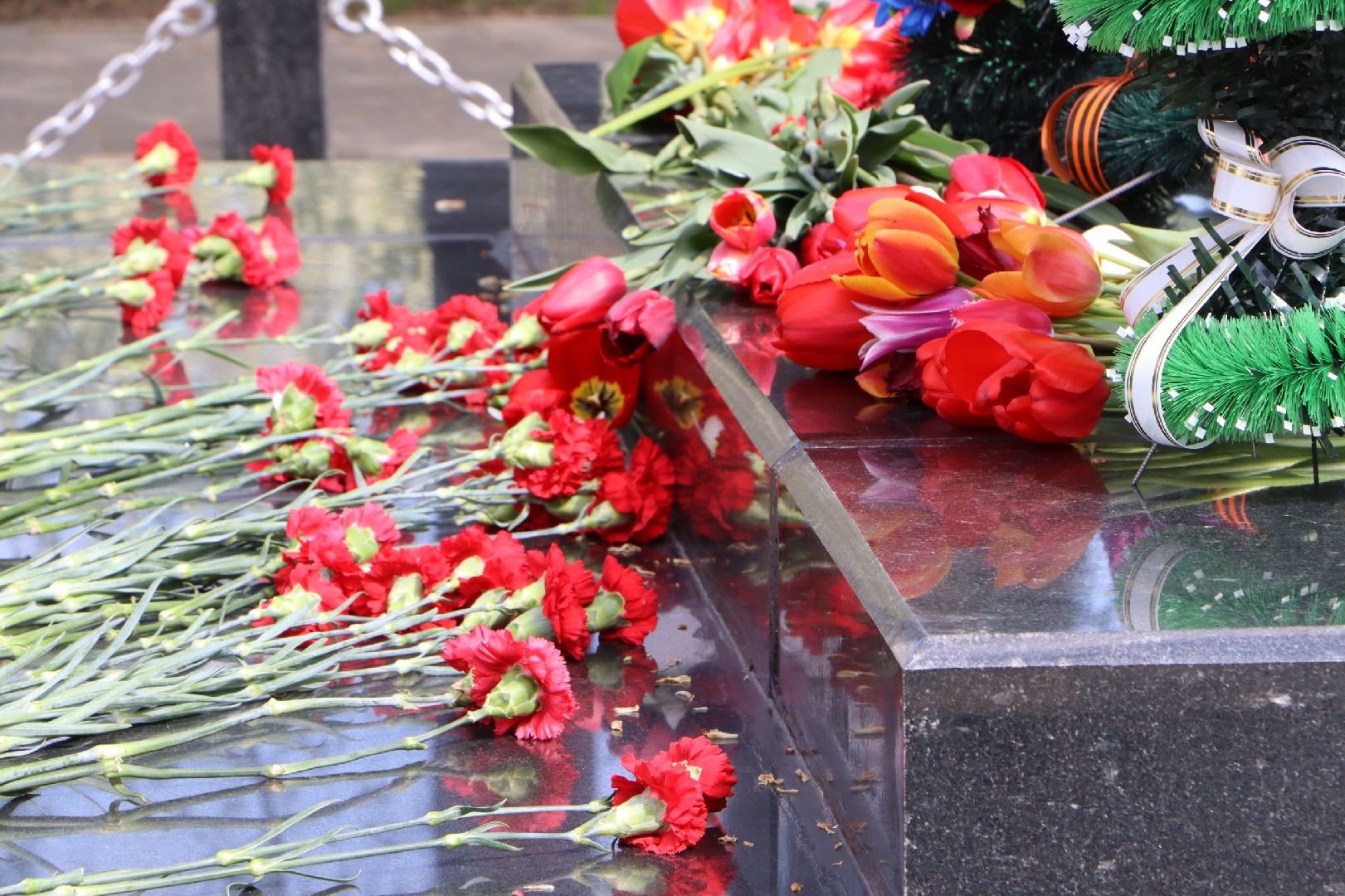 Серебряные Пруды, ветеран, братская могила