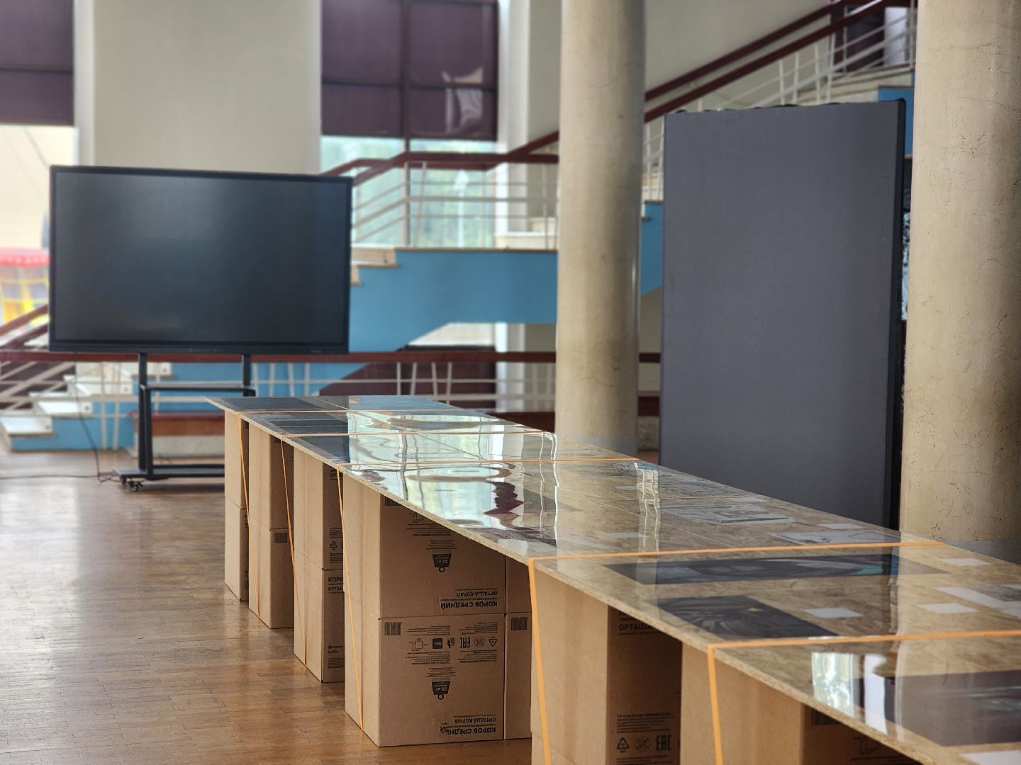 королёв, выстава в центральном дворце культуры имени калинина, выставка 6 26 в королеве, художник влад самсонов,