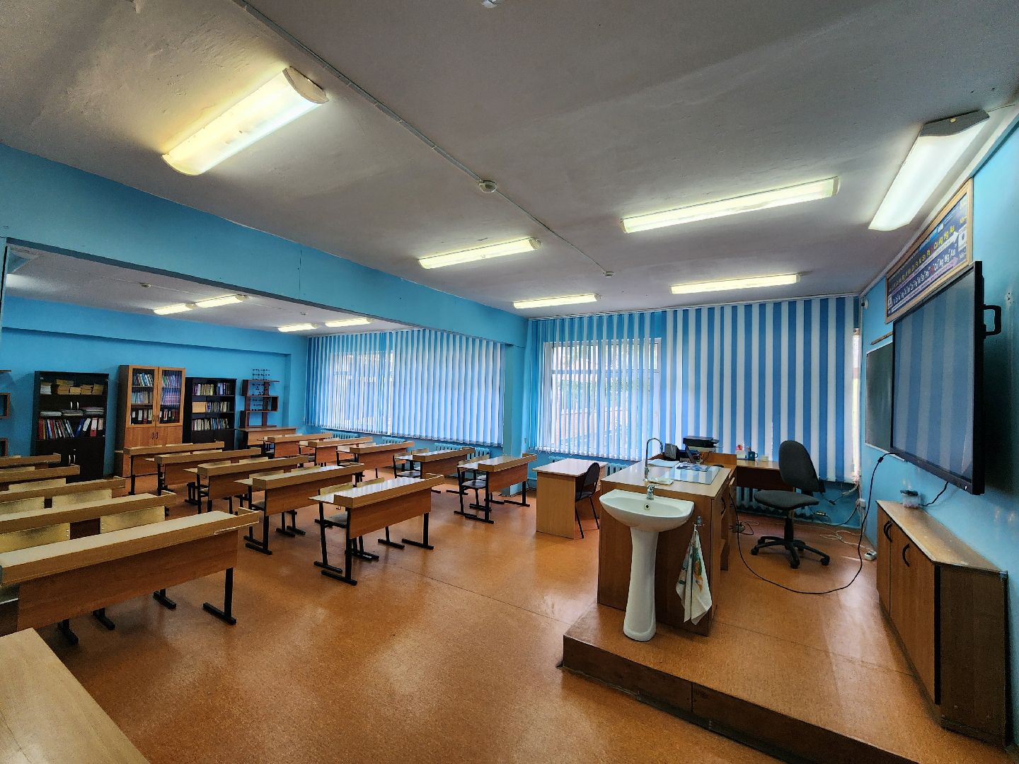 чехов, улица мира 7а, гимназия 7, подготовка к новому учебному году, кабинеты, учебники, книгообеспеченность, меню в столовой, новые блюда, текущий ремонт помещений, уборка, оборудование и мебель,директор гимназии елена рубцова,педагоги и учителя,