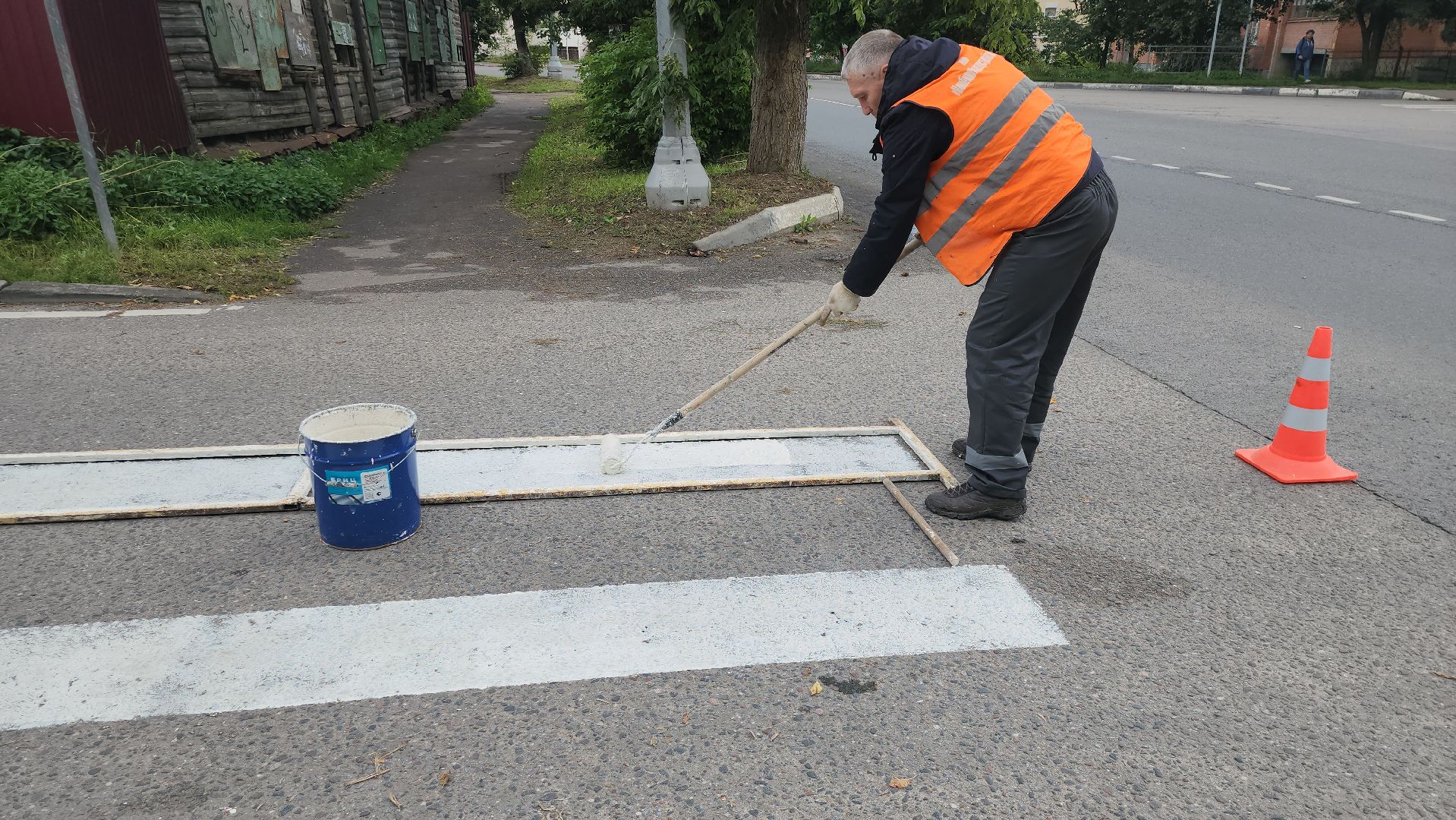 серпухов, подмосковье, обновляют зебру, пешеходный переход,