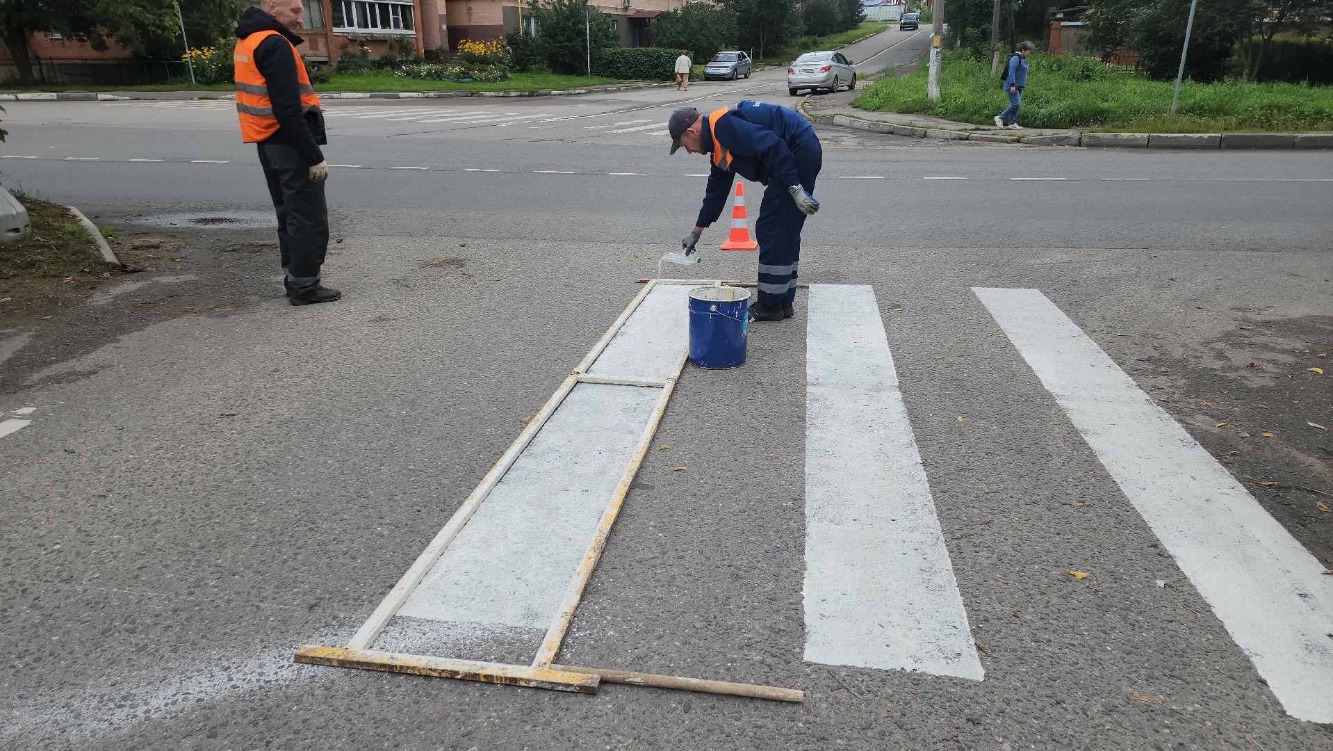 серпухов, подмосковье, обновляют зебру, пешеходный переход,
