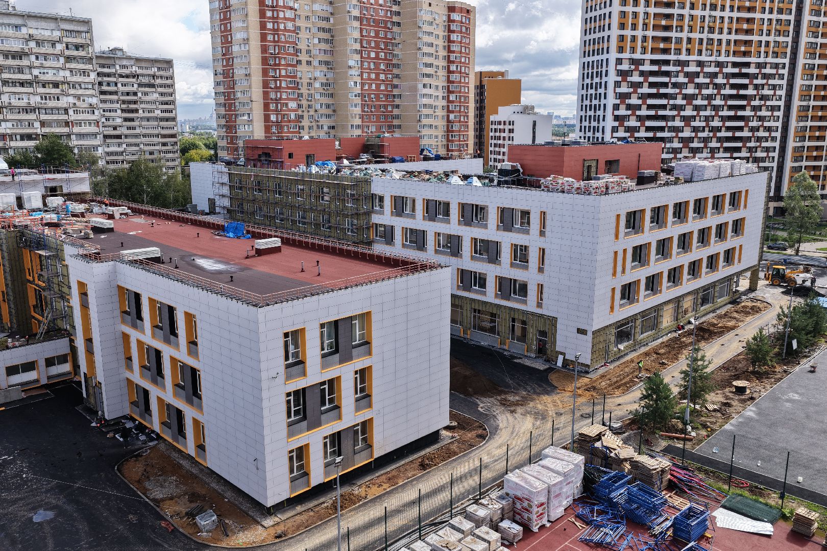 видео с коптера, пристройка к немчиновскому лицею,