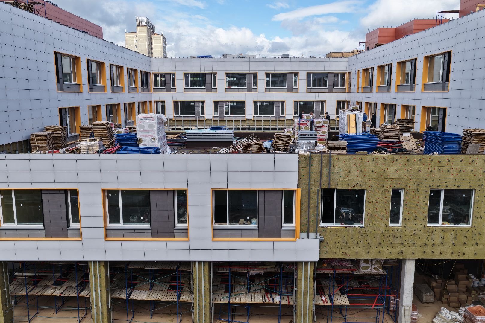 видео с коптера, пристройка к немчиновскому лицею,