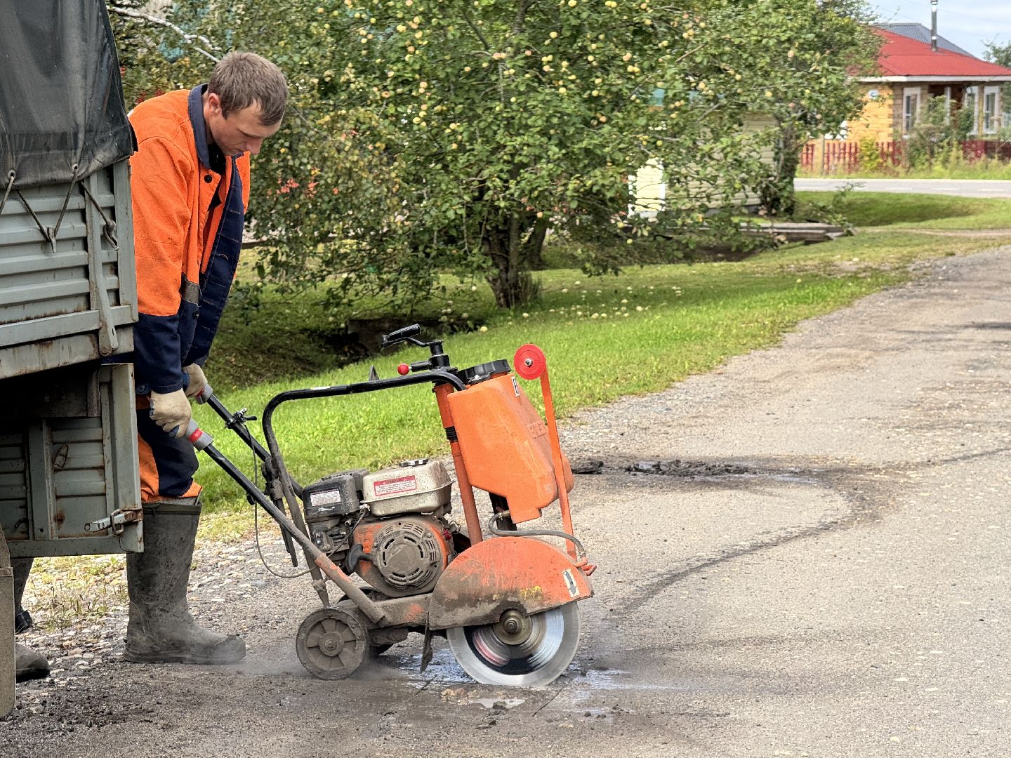 шаховская, ямочный ремон, ремонт дорог, коммунальная служба,