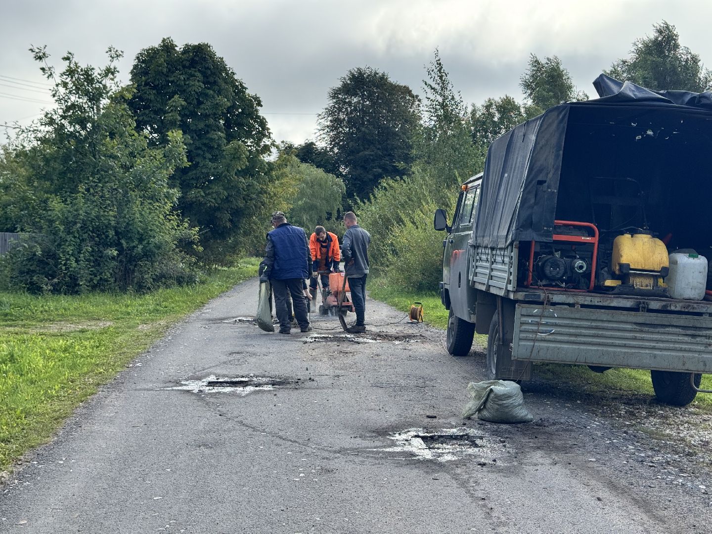 шаховская, ямочный ремон, ремонт дорог, коммунальная служба,