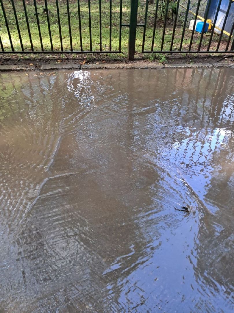 ливневая канализация, дорога, улица, детский сад, дождь,