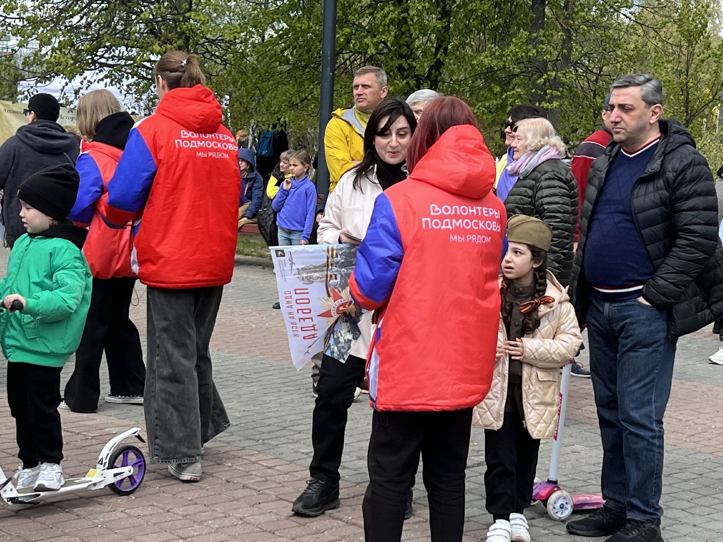 Химки, волонтеры, георгиевская ленточка, День Победы, 9 мая