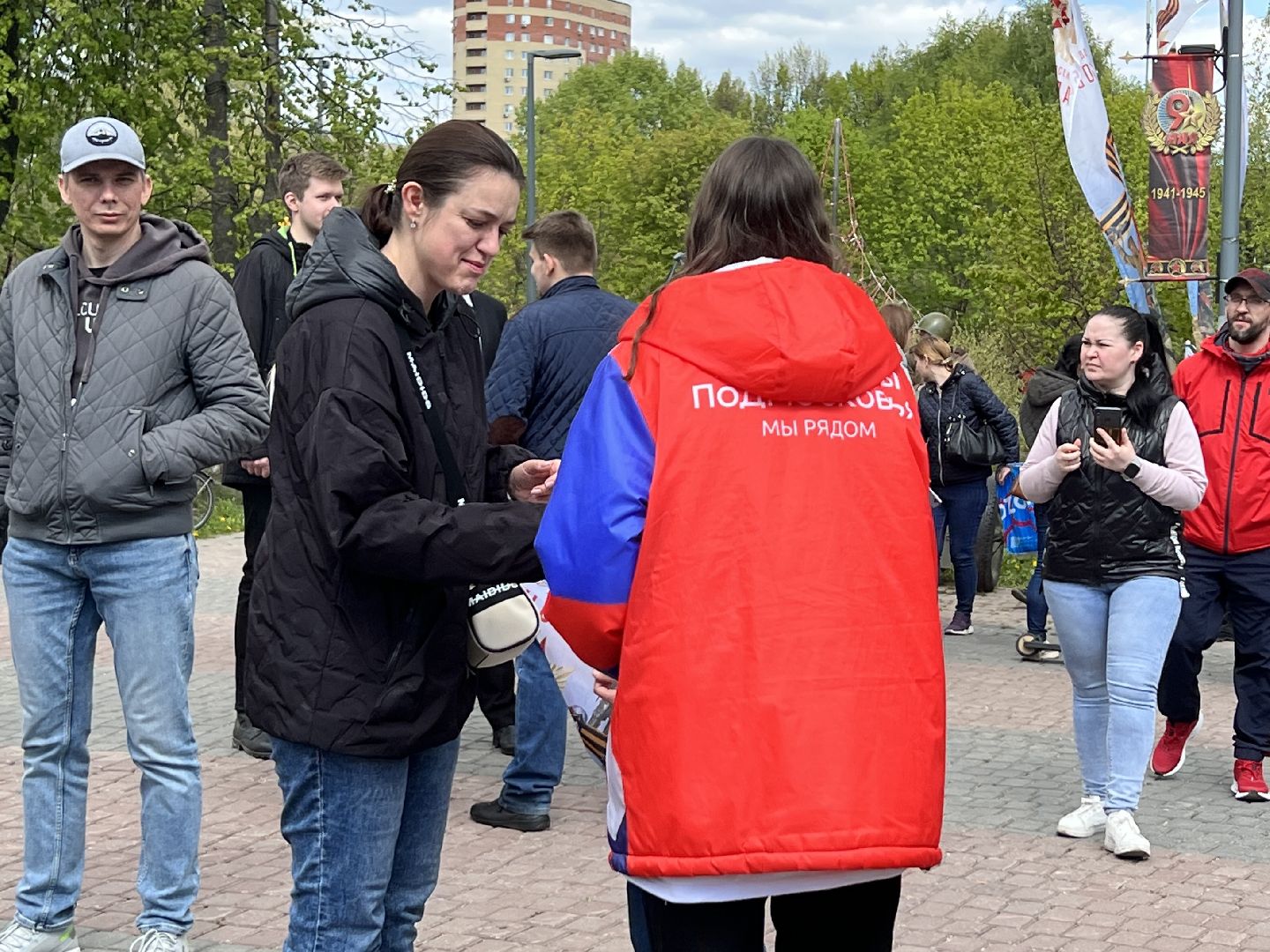 Химки, волонтеры, георгиевская ленточка, День Победы, 9 мая