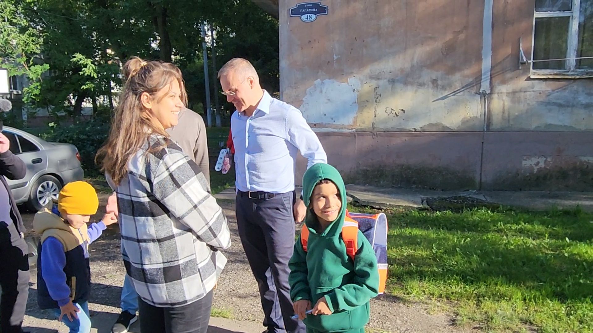 чехов, акция собери ребенка в школу, партия единая россия, депутат госдумы александр коган, помощь многодетным семьям, помощь семьям участников сво, материальная поддержка, школьные принадлежности, рюкзаки, подарки, игрушки, подготовка к новому учебному году, благотворительность,