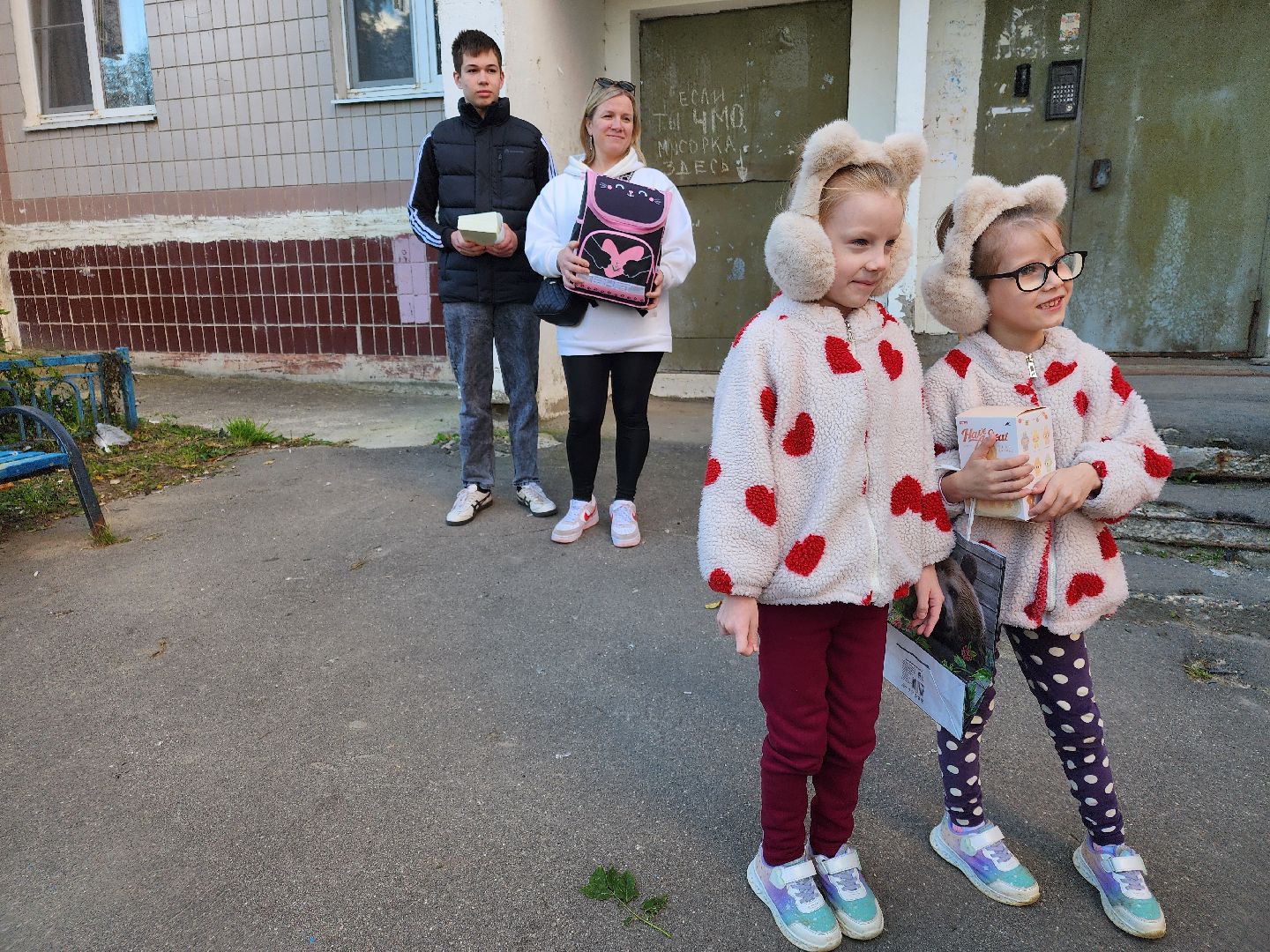 чехов, акция собери ребенка в школу, партия единая россия, депутат госдумы александр коган, помощь многодетным семьям, помощь семьям участников сво, материальная поддержка, школьные принадлежности, рюкзаки, подарки, игрушки, подготовка к новому учебному году, благотворительность,