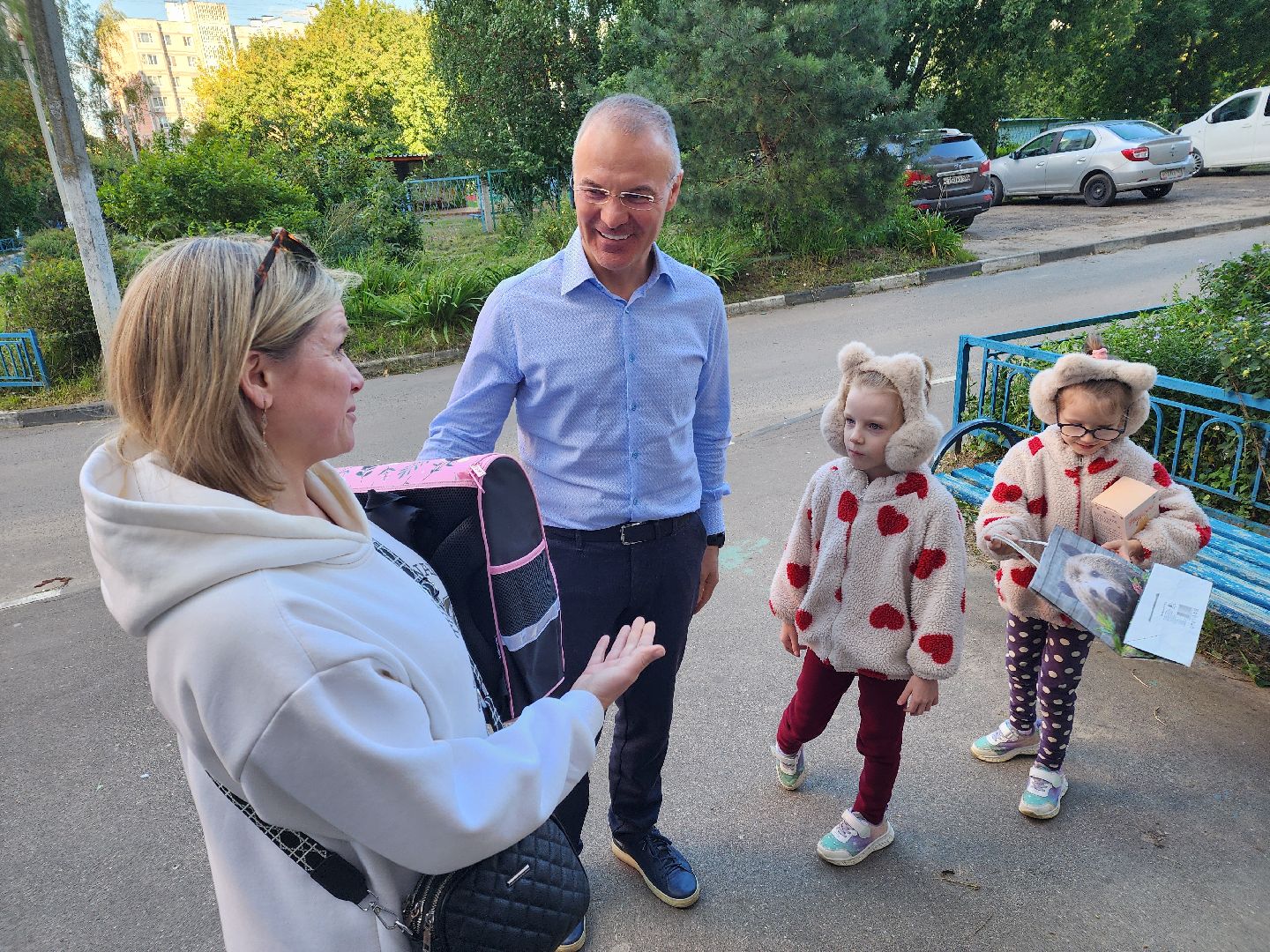 чехов, акция собери ребенка в школу, партия единая россия, депутат госдумы александр коган, помощь многодетным семьям, помощь семьям участников сво, материальная поддержка, школьные принадлежности, рюкзаки, подарки, игрушки, подготовка к новому учебному году, благотворительность,