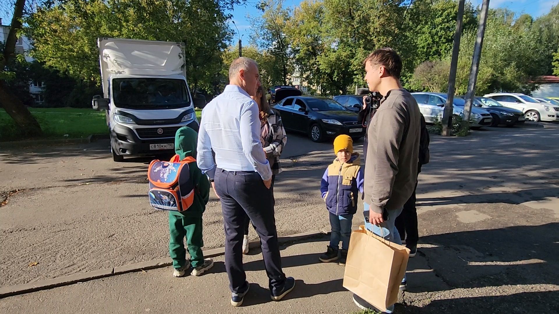 чехов, акция собери ребенка в школу, партия единая россия, депутат госдумы александр коган, помощь многодетным семьям, помощь семьям участников сво, материальная поддержка, школьные принадлежности, рюкзаки, подарки, игрушки, подготовка к новому учебному году, благотворительность,