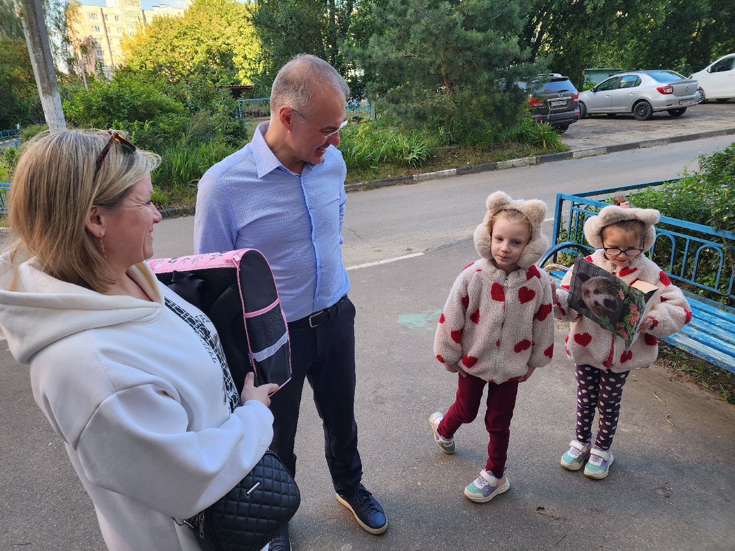 чехов, акция собери ребенка в школу, партия единая россия, депутат госдумы александр коган, помощь многодетным семьям, помощь семьям участников сво, материальная поддержка, школьные принадлежности, рюкзаки, подарки, игрушки, подготовка к новому учебному году, благотворительность,