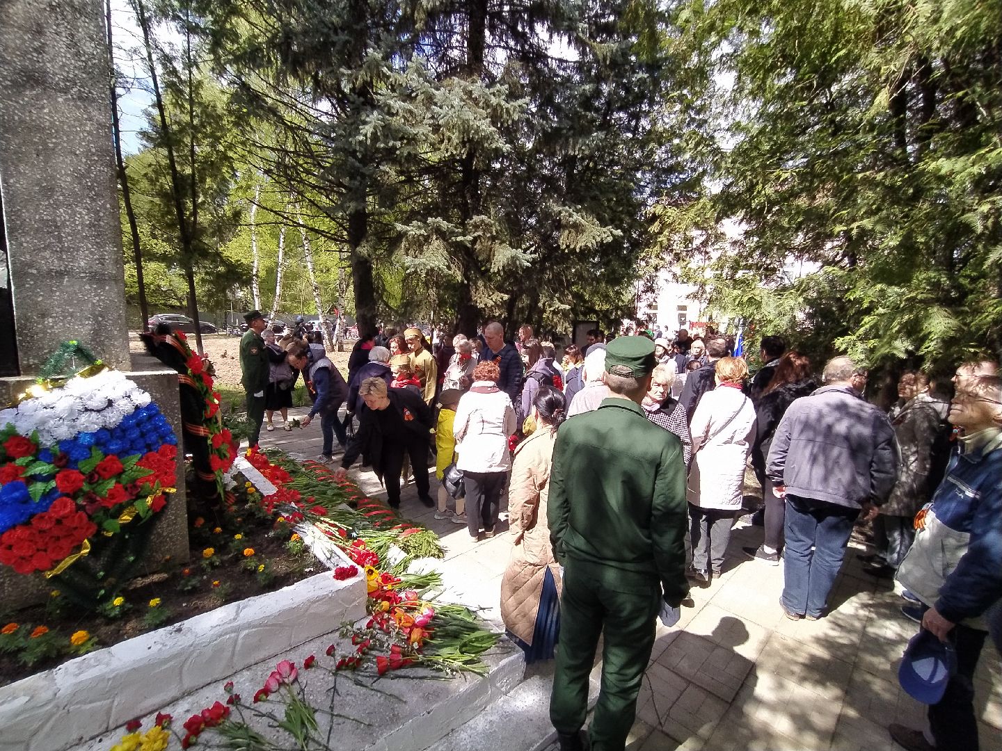 ВОВ, День Победы, памятник, цветы