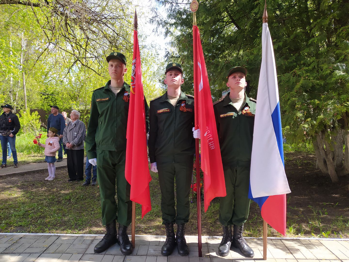 ВОВ, День Победы, памятник, цветы