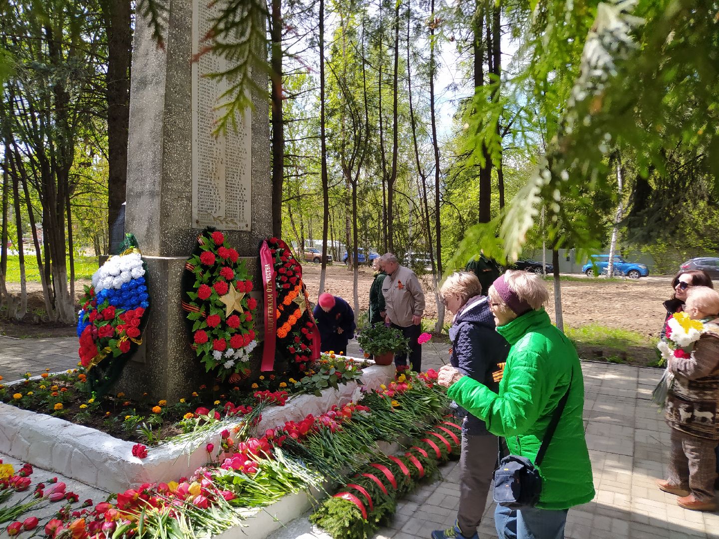 ВОВ, День Победы, памятник, цветы