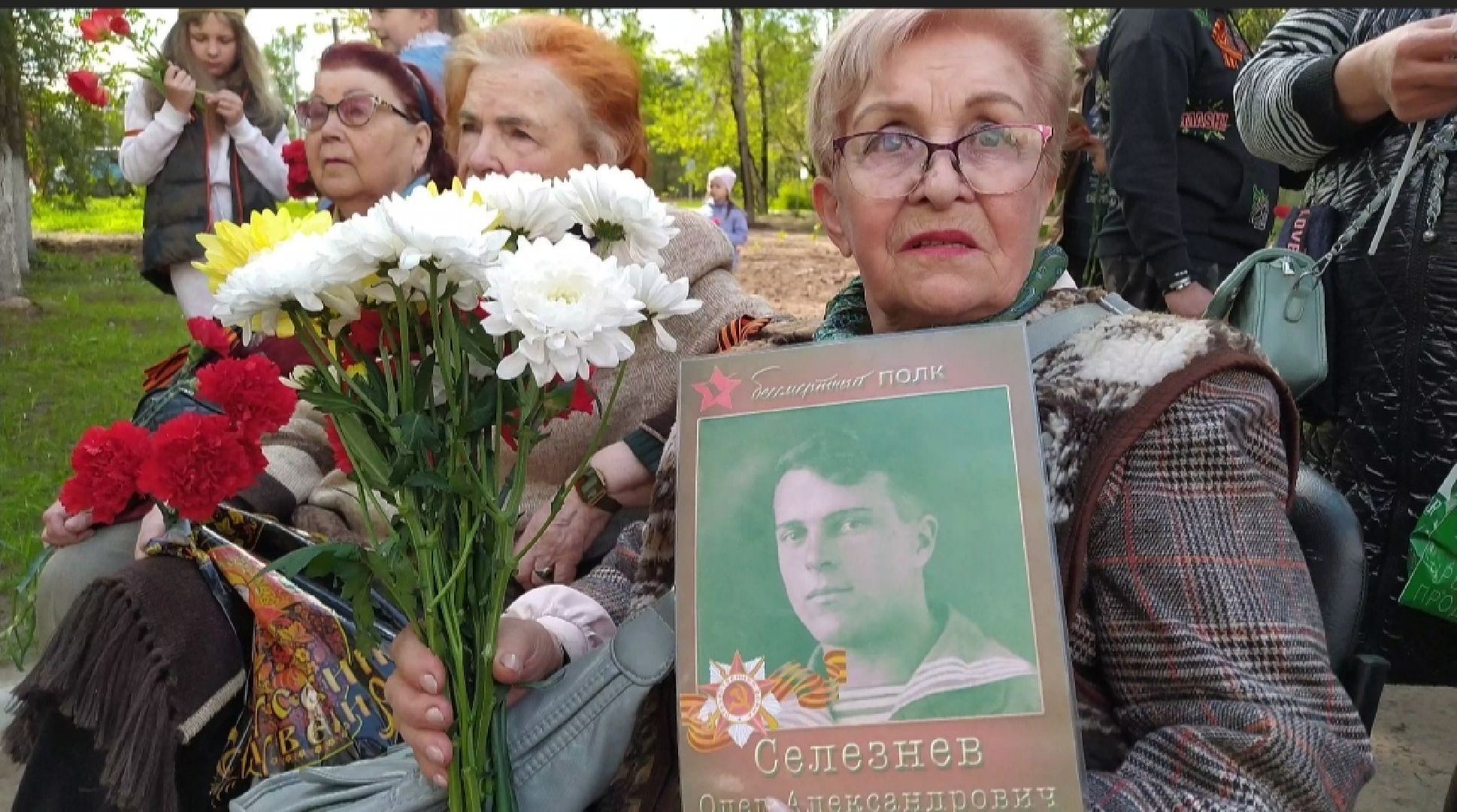 ВОВ, День Победы, памятник, цветы