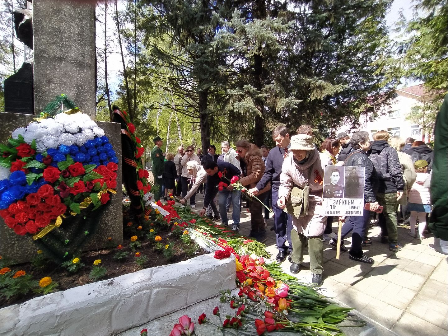 ВОВ, День Победы, памятник, цветы