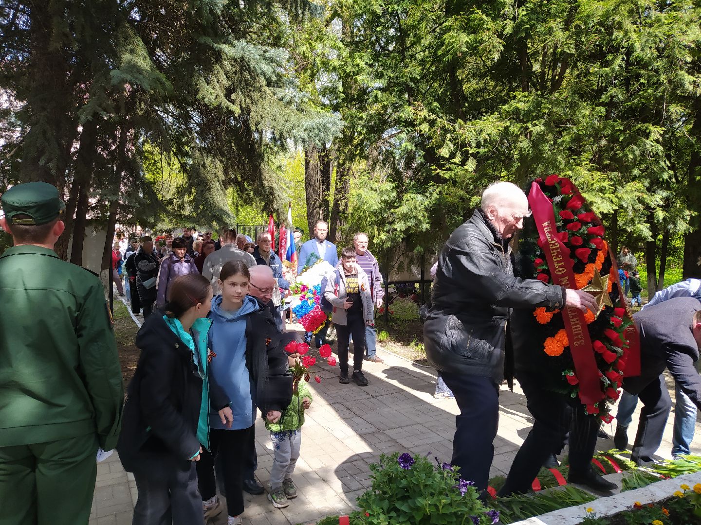 ВОВ, День Победы, памятник, цветы