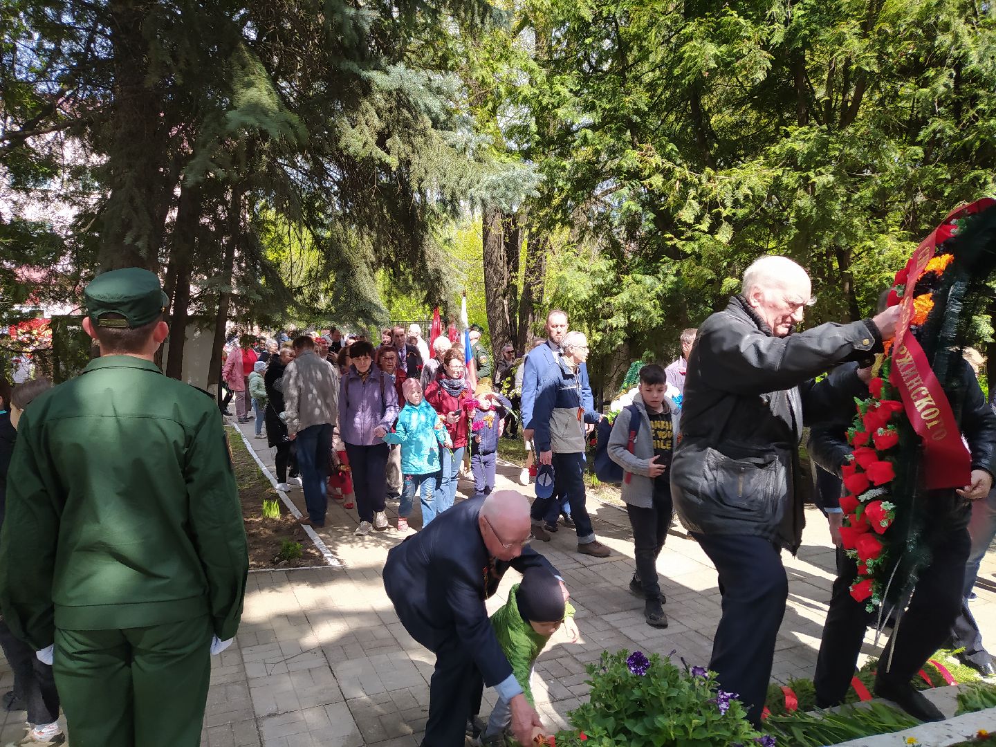 ВОВ, День Победы, памятник, цветы